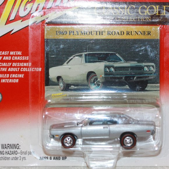 2002 JOHNNY LIGHTNING CLASSIC GOLD 1969 PLYMOUTH ROAD RUNNER SILVER  New on card - Picture 1 of 3